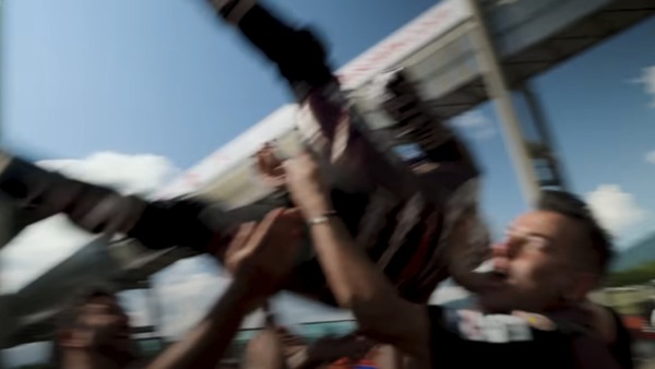 MotoGP, la rischiosa caduta di Marc Marquez in pit lane al Mugello