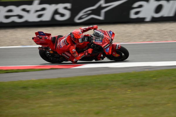 MotoGP Assen: Marc Marquez si prende le FP1, terzo Marco Bezzecchi seguito da Pecco Bagnaia