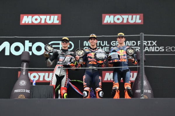 Moto3 risultati Assen: Rueda vince sotto bandiera rossa, brutto incidente per Lunetta