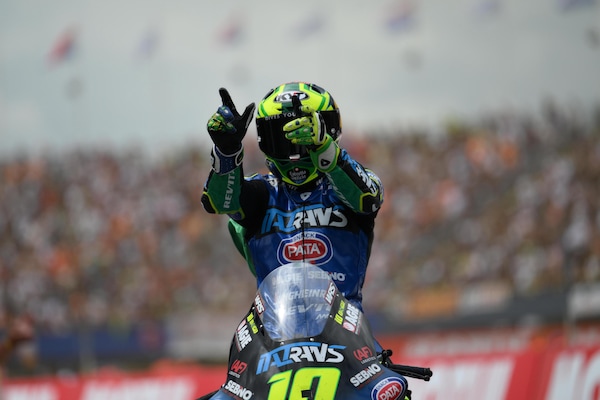 Moto2 Assen: Diogo Moreira vince la sua prima gara, battuto Aron Canet