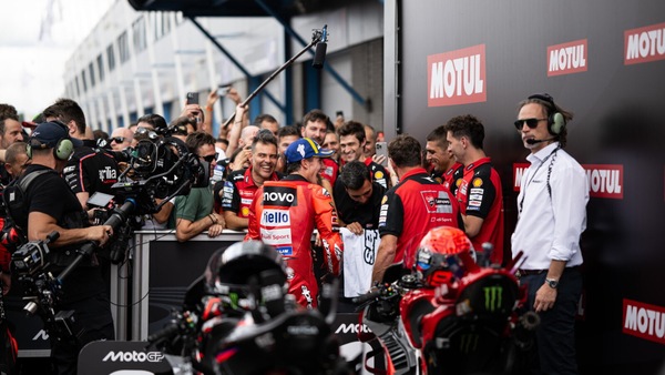 MotoGP, Bagnaia risposta diretta a Dall'Igna: "Sorridere? Lo farò quando lotterò per vincere"