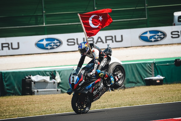 Razgatlioglu show ai BMW Motorrad Days di Garmisch
