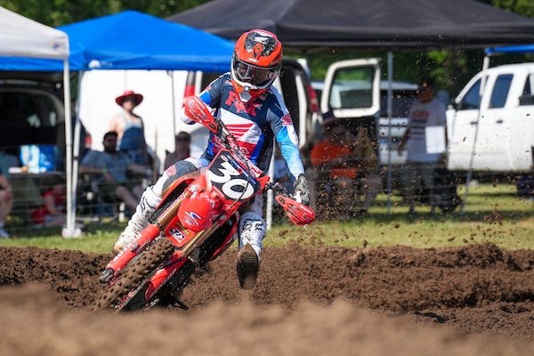 National 250MX: Shimoda vola, Deegan inciampa