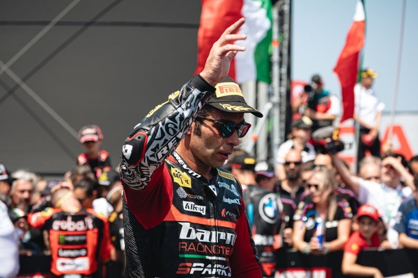 SBK Donington, Petrucci: "Tutti mi vogliono, nessuno mi piglia! Adesso la mia priorità è il team Barni"