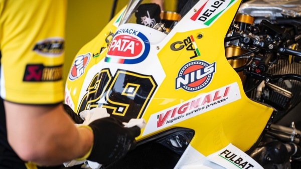 SBK Donington: è corsa a due per salire sulla Ducati di Iannone