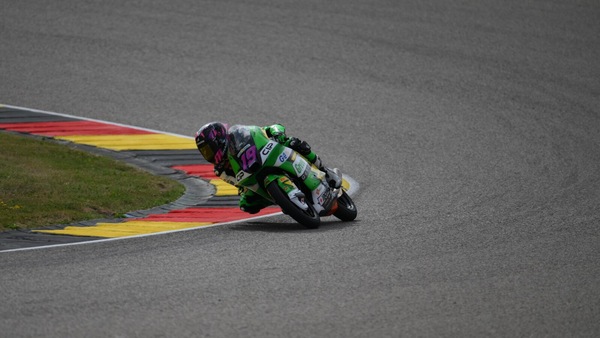 Moto3, Ogden firma le FP1 al Sachsenring davanti al solito Rueda. Ottavo Nepa