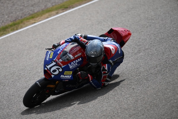 Moto2 Germania: Joe Roberts sorprende tutti nelle FP1, decimo Celestino Vietti