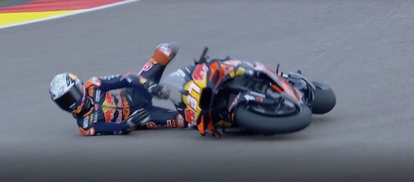 MotoGP, la pericolosa caduta di Acosta al Sachsenring