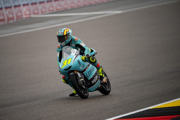Moto3 Germania FP2: Fernandez primo sul bagnato, 12esimo Pini