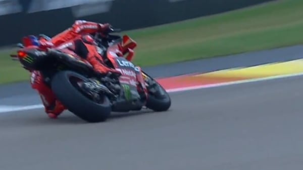MotoGP, strepitoso salvataggio di Marc Marquez: che brivido!