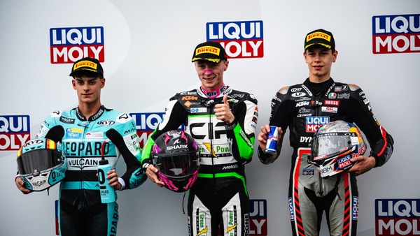 Moto3 Germania qualifiche: Ogden il mago sul bagnato, prima fila per Pini dopo la caduta