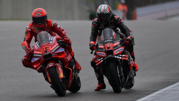 GP Germania, "come se fosse asciutto": Marquez sbaglia, rimonta, supera Bezzecchi e fa sua la Sprint