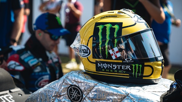 SBK Donington: Rea omaggia Joey Dunlop con un casco speciale