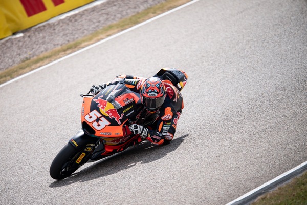 Moto2 Germania: Deniz Oncu firma la sua seconda vittoria dell'anno, beffato Barry Baltus