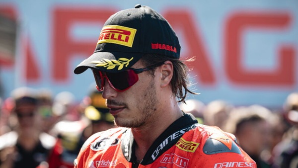 SBK Donington, Bulega: "Ogni volta che cambia il regolamento Toprak vince e io faccio secondo"