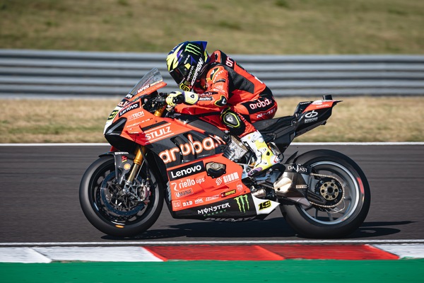 SBK Donington, Bautista: “Forse aiuterò Bulega, forse no, deciderò presto”