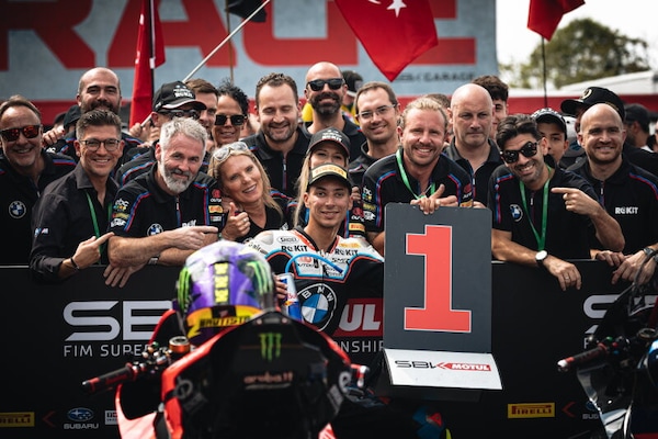 SBK, Toprak sereno e veloce: "Non parlo più, anche se la moto è più lenta, io sorrido"