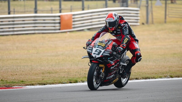 SBK Donington, Petrucci: “Ho conquistato punti positivi; un onore lottare con Bautista"