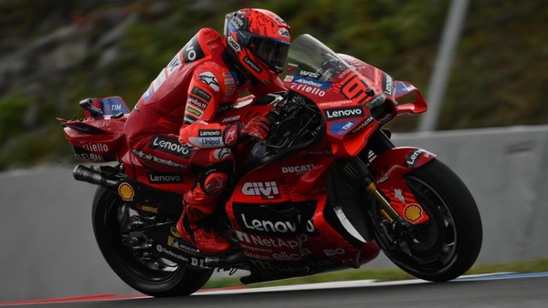 MotoGP Brno: più forte della Desmosedici ammutolita: Marc Marquez voce grossa in FP1