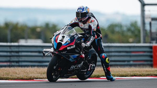 SBK Ungheria: Razgatlioglu fa il vuoto nelle FP1, Iannone 3°