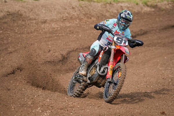 MXGP: sorpresa Seewer nelle libere di Loket