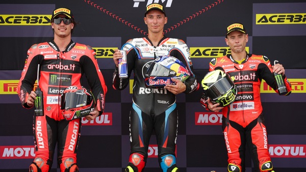 SBK Balaton, caos in Gara 1: vince Razgatlioglu, ma che disastro al via!