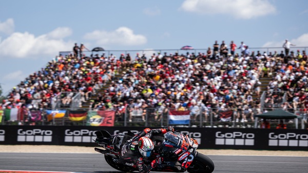 MotoGP, per il GP di Misano torna la tribuna Aprilia: info e prezzi