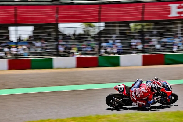 EWC, 8h di Suzuka: dopo 4 ore c'è Honda davanti a Yamaha. Tante le cadute