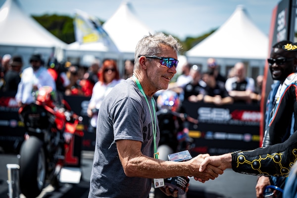 Troy Bayliss in ospedale dopo un incidente: frattura a clavicola e 7 costole