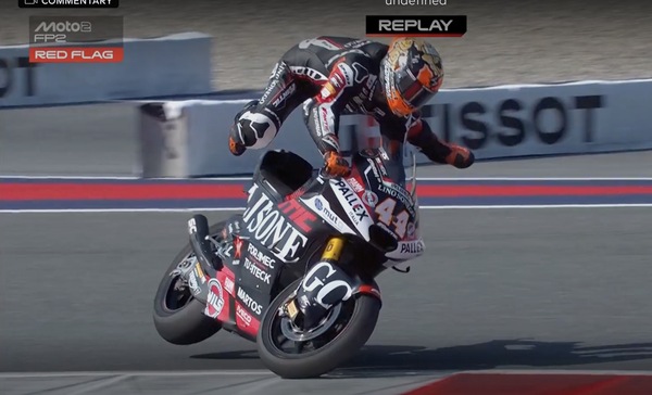 Moto2, high side spaventoso di Aron Canet in Austria