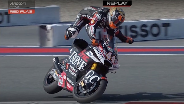 Moto2, high side spaventoso di Aron Canet in Austria