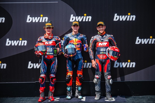 Moto3 Austria, festa KTM con Perrone in pole position. Quarto Foggia