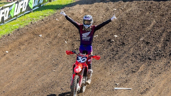 250MX: Shimoda rimanda la festa di Deegan