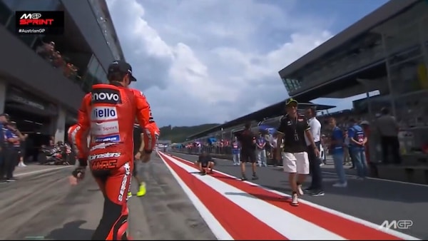 MotoGP, Austria: Marquez e Rossi si incrociano in pit lane I VIDEO