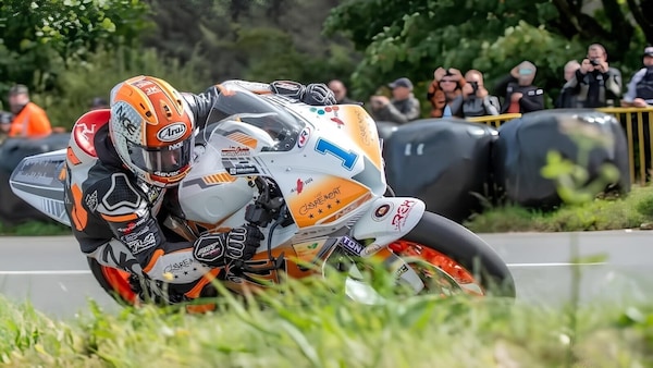 Manx GP: Jamie Williams “dimentica” il 2024 e trionfa in Supersport