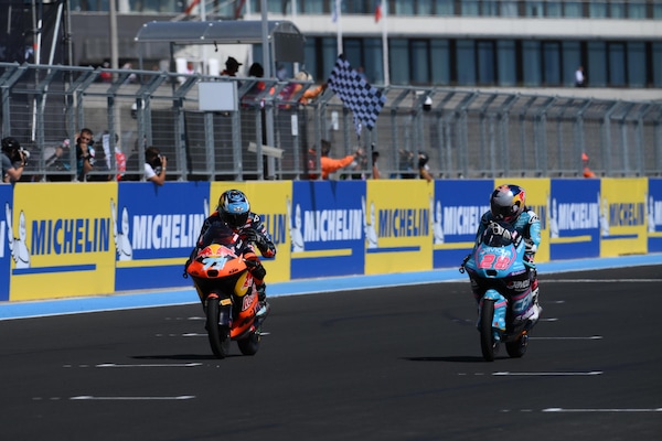 Moto3, Quiles vince il primo GP al Balaton Park su Perrone per 18 millesimi. Foggia 11°