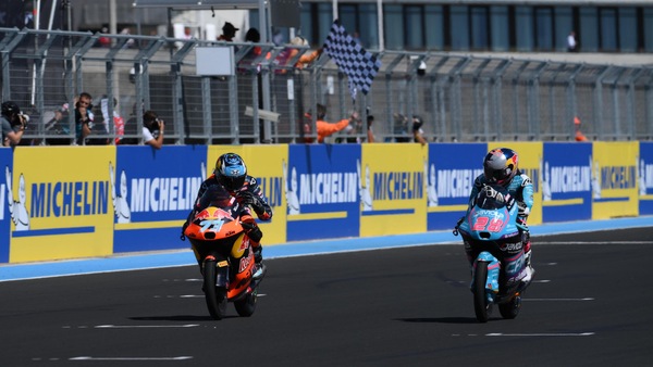 Moto3, Quiles vince il primo GP al Balaton Park su Perrone per 18 millesimi. Foggia 11°
