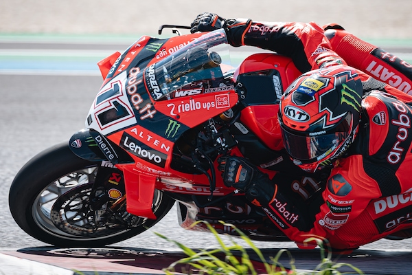 SBK: Bulega davanti a tutti nel day-1 di Aragon