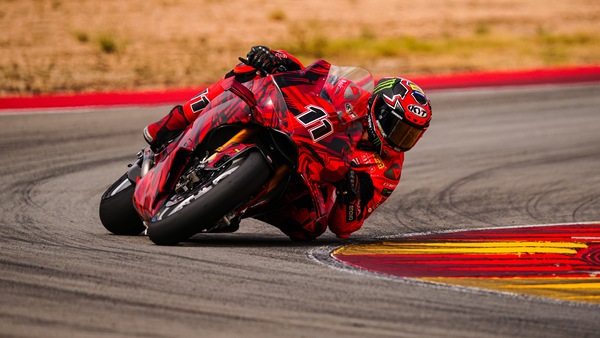 SBK, Nicolò Bulega in pista con la Panigale V4 R 2026 ad Aragon