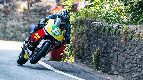 TT Classic, Michael Dunlop trionfa nella Lightweight