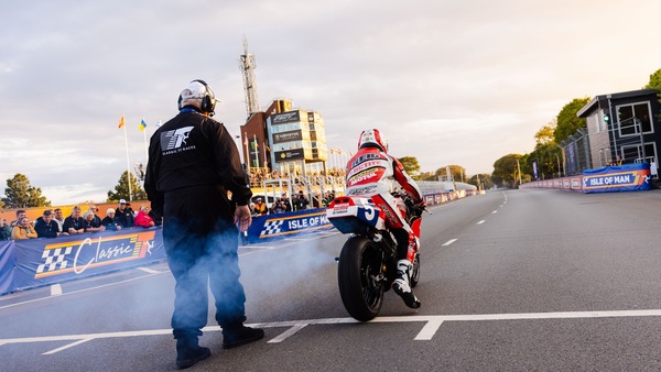 TT Rewind: le leggende del Tourist Trophy in azione sull'Isola di Man