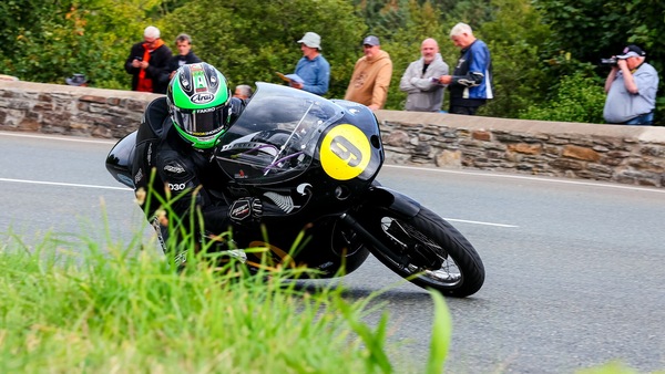 Classic TT, colpo di scena: McGuinness si ritira, Browne vince la Historic Senior