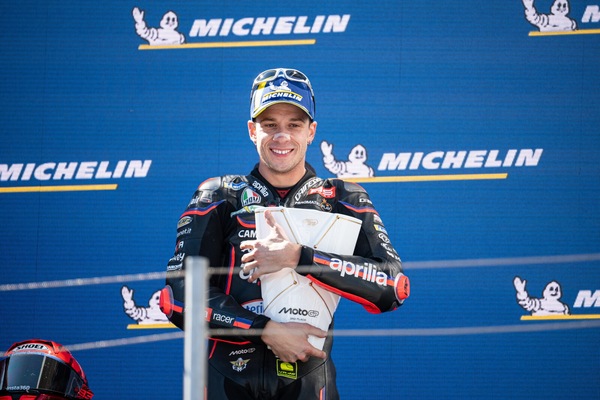 MotoGP, Aprilia cala il tris a Barcellona