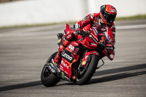 MotoGP, a Barcellona l’incidente spaventoso di Pecco Bagnaia nel 2023