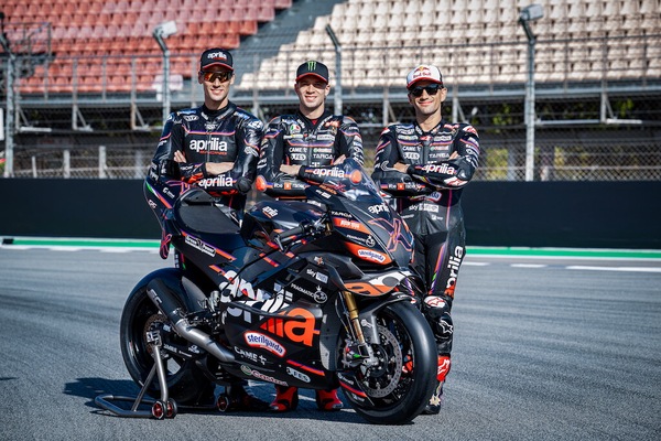 Aprilia X-GP: Bezzecchi, Martin e Savadori svelano la RSV4 per i 10 anni di MotoGP