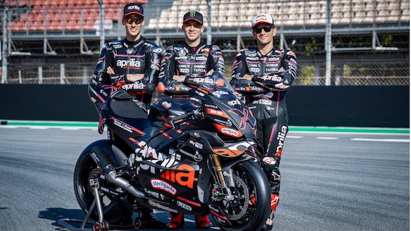 Aprilia X-GP: Bezzecchi, Martin e Savadori svelano la RSV4 per i 10 anni di MotoGP
