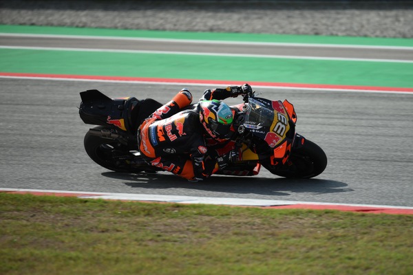 MotoGP Catalunya, Practice: 1-2 KTM con Binder ed Acosta, Bagnaia lontanissimo