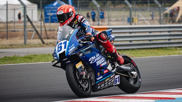 SSP Magny-Cours: Oncu in pole davanti a Manzi, prima fila tutta Yamaha