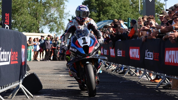 SBK Mangy-Cours: Superpole da record per Razgatlioglu, Bulega 2°
