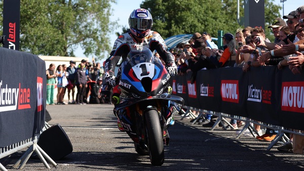 SBK Mangy-Cours: Superpole da record per Razgatlioglu, Bulega 2°